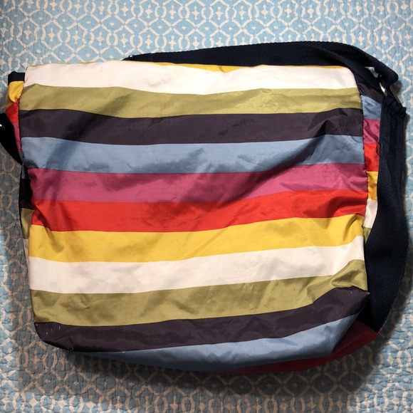 LeSportsac Retired Rainbow Lightweight Nylon Messenger Bag w Upgraded Closure - Picture 2 of 12
